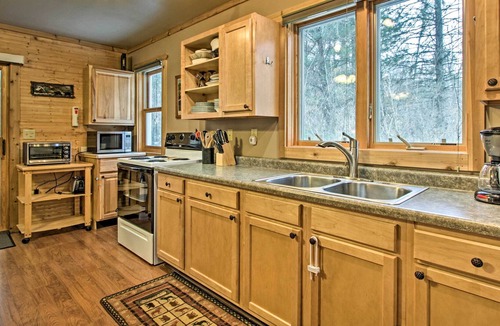 Wisconsin Dells Cabin | Cabin w/ Kayaks Situated on the Wisconsin River!