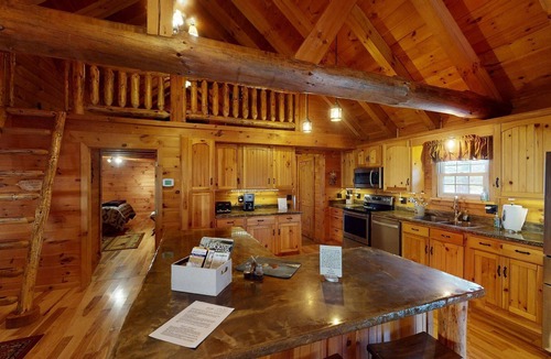 Laurelville Cabin | Cabins In Hocking - Knotty Pine