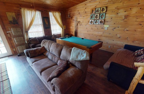Logan Cabin | Cabins In Hocking - Willow Tree