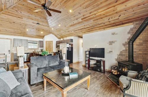Wisconsin Dells House | Cali's Fawn Lake Haven