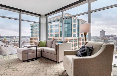 Downtown Louisville Hotel | Cambria Hotel Louisville Downtown-Whiskey Row