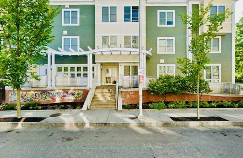 Cambridgeport Apartment | Cambridge Luxury Near Harvard & MIT 150” Home Theater Airport Shuttle Netflix