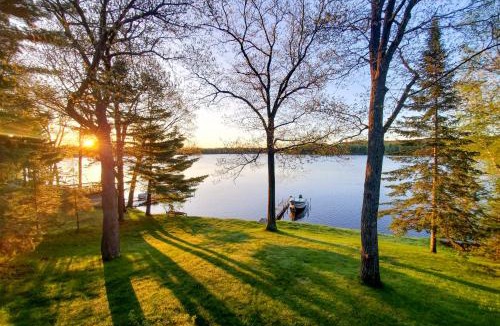 Brainerd House | Camp Lake Cabin: Lakefront & Pet Friendly!
