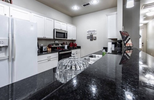 North Overton House | Campus Cove - 3 BR/3 BA - Walk to Tech