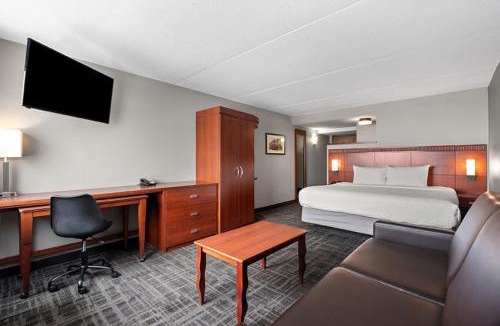 Grand Forks Hotel | Canad Inns Destination Center Grand Forks