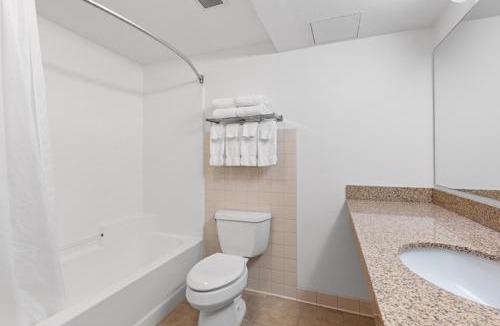 Grand Forks Hotel | Canad Inns Destination Center Grand Forks