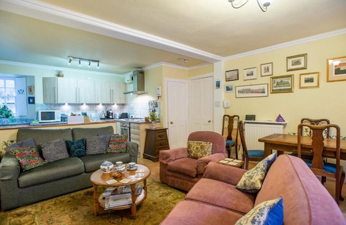 Old Town Apartment | Candlemaker Old Town 500m from Edinburgh Castle