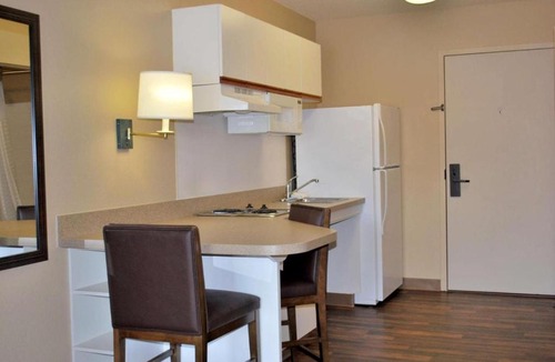 Orange Hotel | Candlewood Suites Beachwood Cleveland by IHG