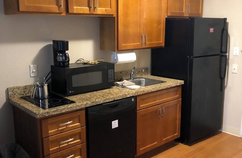 Indianapolis Hotel | Candlewood Suites Indianapolis East by IHG