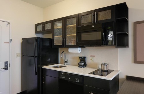 Lenexa Hotel | Candlewood Suites Lenexa - Overland Park Area by IHG