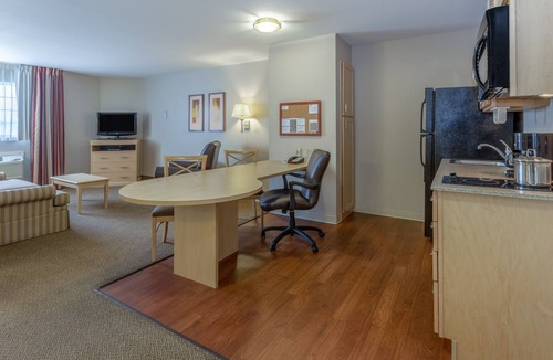 Minot Hotel | Candlewood Suites Minot by IHG