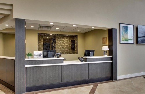 Wichita Hotel | Candlewood Suites - Wichita East by IHG