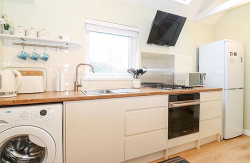 Woodhorn Cottage | CANNY COTTAGE, pet friendly, country holiday cottage in Amble