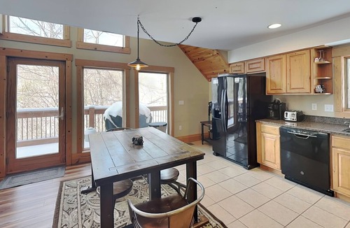 McHenry Cottage | Canopy Escape by Taylor Made Deep Creek