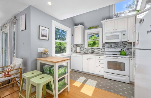 Chatham Cottage | Cape Cod Cottage near Beaches & Downtown