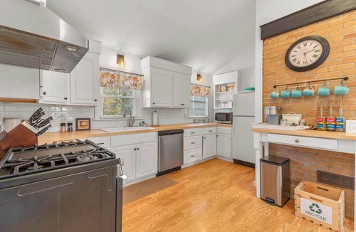 Mashpee House | Cappawack Cottage | Firepit & Private Beach Nearby