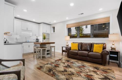 Traverse City House | Capri 002 in the Heart of Downtown TC
