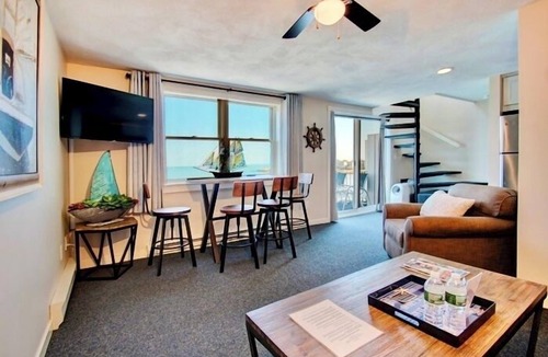Rockport Hotel | Captain's Bounty On The Beach
