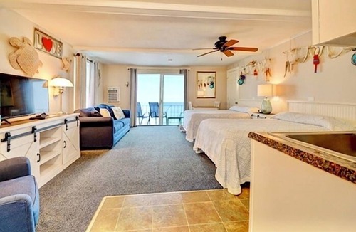 Rockport Hotel | Captain's Bounty On The Beach