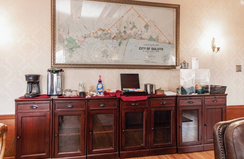 Endion House | Captain's Quarters Suite w/Fireplace & Sauna