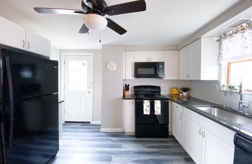 Carnegie Cottage | Carnegie Cottage - Close to City and Busway!