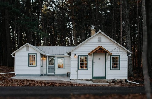 Portage House | Carpenter’s Cottage-Cozy Historic Retreat on 72 Acres+ Water