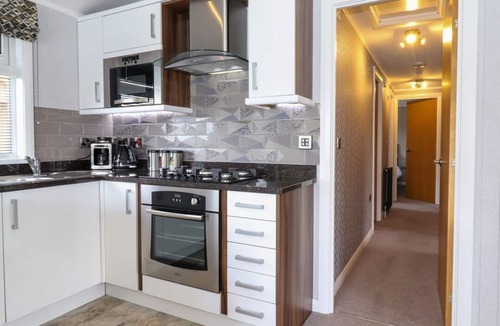 South Lakeland Leisure Village Cabin | Carpenwray, Carnforth. 3 beds.