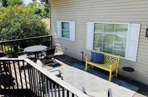 Hamilton House | Carriage House on New London