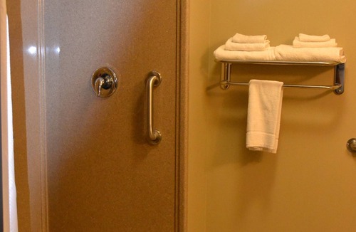 Carrington Hotel | Carrington Inn & Suites