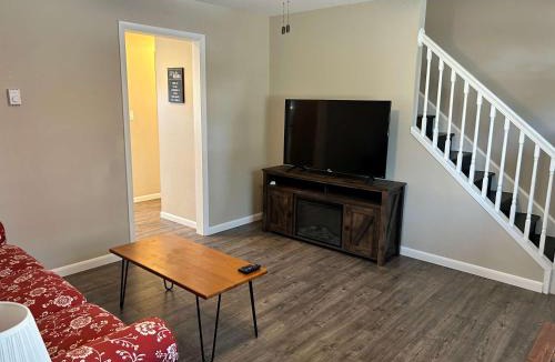 Norwood Apartment | Carter #1 Two bedroom unit near Xavier Downtown