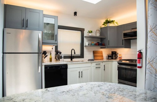 Indianapolis House | Casa 69th @Keystone 2 BR/2BA Contemporary Bungalow