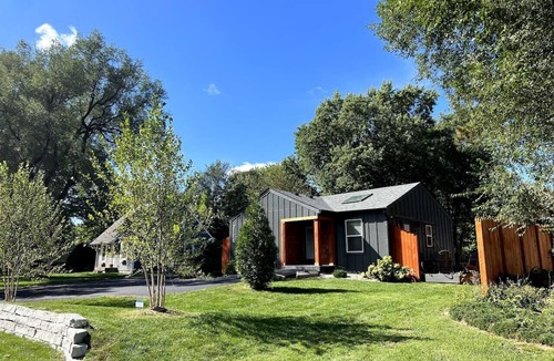 Indianapolis House | Casa 69th @Keystone 2 BR/2BA Contemporary Bungalow