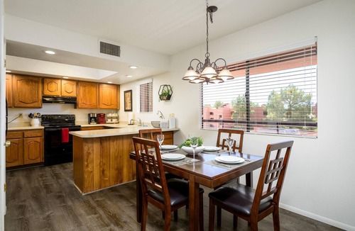 Paradise Valley Village Condo | CASA ESCAPE-Anasazi Village-Top floor cozy condo