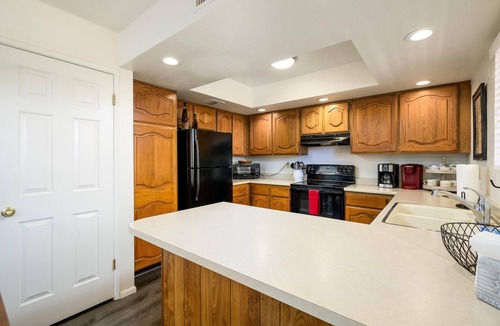 Paradise Valley Village Condo | CASA ESCAPE-Anasazi Village-Top floor cozy condo