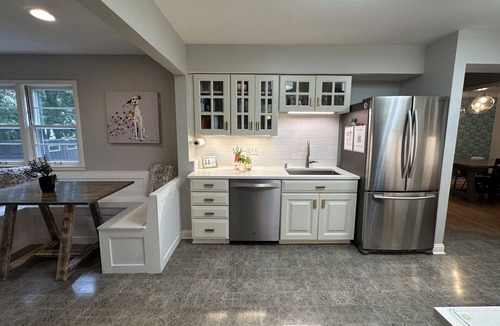 Golden Valley House | Casa Kelly - Vibrant family home with EV charger and fenced yard