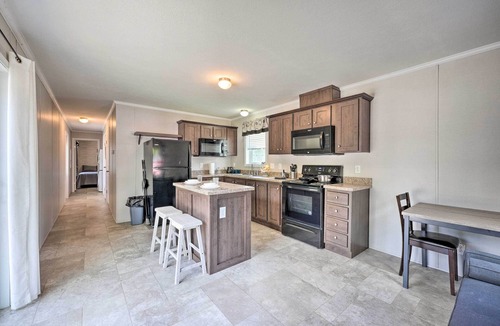 Cassopolis Cabin | Cassopolis Cabin w/Lake & Fishing Access!
