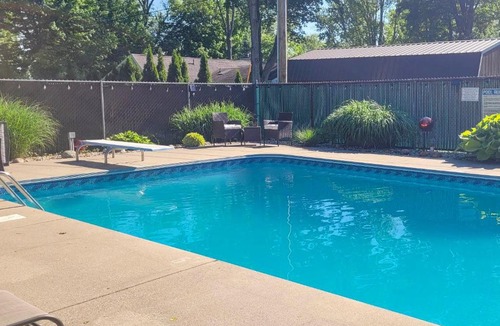 Cassopolis House | Cassopolis Vacation Home - Walk to Diamond Lake!