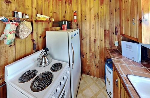 Castine Cottage | Castine Coastal Escape – Paddle, Play & Unwind