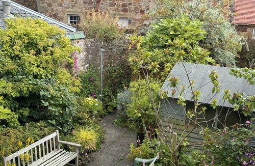 Crail Cottage | Castle Rock, Crail - a cottage that sleeps 7 guests in 4 bedrooms