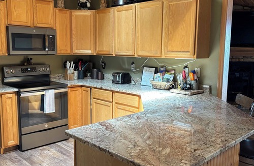 Necedah House | Castle Rock Lakefront Getaway/5BR/Sleeps 10 + Fire Pit