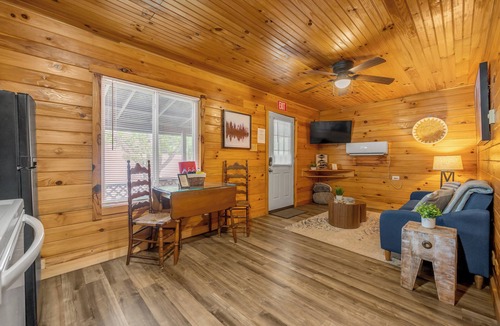 Farmers Cabin | Cave Run Lodge - Near Lake - Playground & Fire Pit- Cabin #5