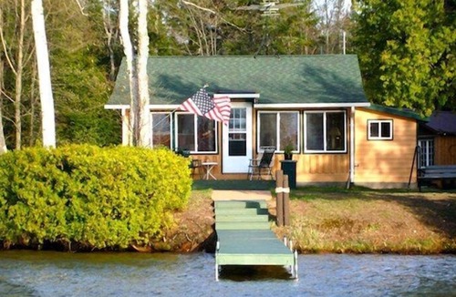 Gwinn Cottage | Cedar Bay Cottage - a Lakefront Log Cottage in a Secluded Wilderness Setting