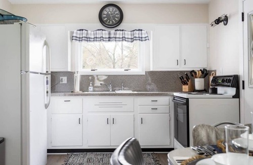 Greilickville House | Cedar Creek Cottage - Idyllic Setting and Dog Friendly!