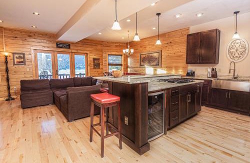 McHenry House | Cedar Shores Villa 03