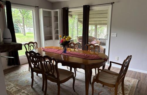 Cambridge House | Cedarwood Chateau