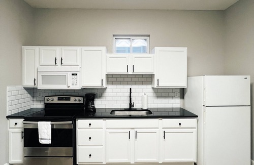 Near Eastside Apartment | Centerpoint BnB