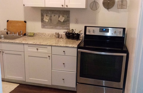 Homestead Apartment | Central 3-bedroom upstairs unit in Homestead, 10 minutes from downtown!