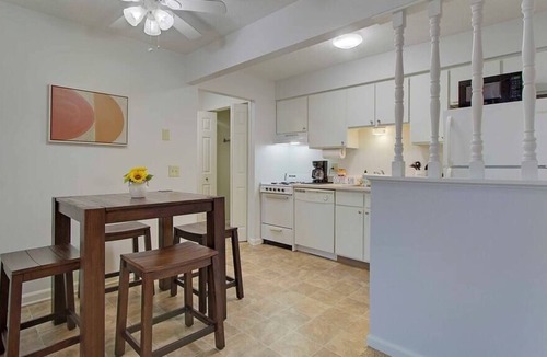 North Canton Apartment | Central & Cozy 1BR near Hall of Fame/Airport