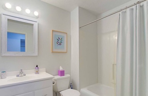 North Canton Apartment | Central & Cozy 1BR near Hall of Fame/Airport