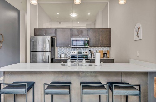 Gateway District Apartment | Central Flat w/Pool & Sauna Gym Heart of DT